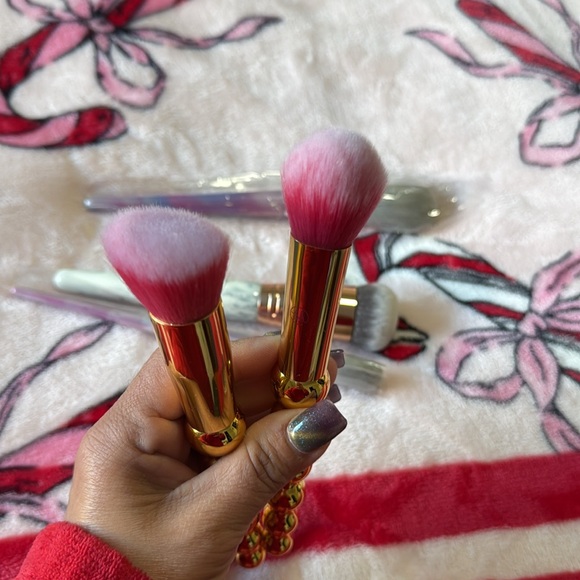 Face brushes - Picture 2 of 4